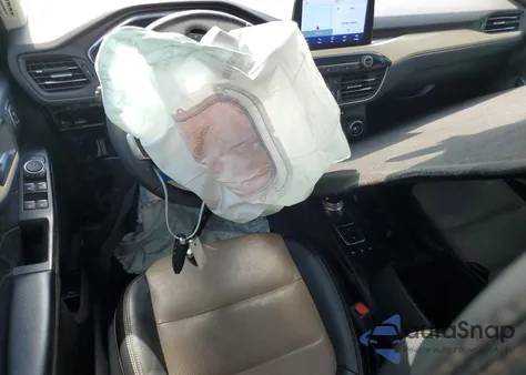 2021 Ford Escape Titanium z USA, uszkodzony, nr VIN 1FMCU0DZ9MUA01846